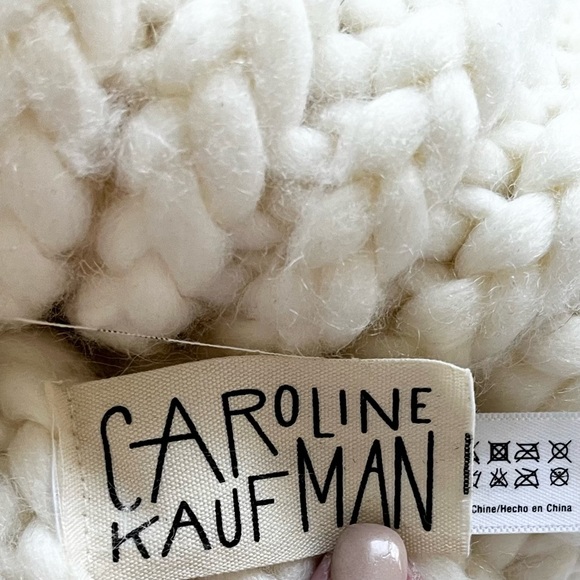 CAROLINE KAUFMAN WOOL BLEND KNITTED BEANIE WITH POM SNOW BUNNY SKI WINTER - Picture 3 of 6